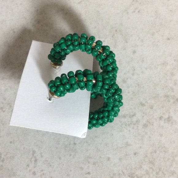 Gold with emerald green bead hoop earrings - Picture 4 of 6